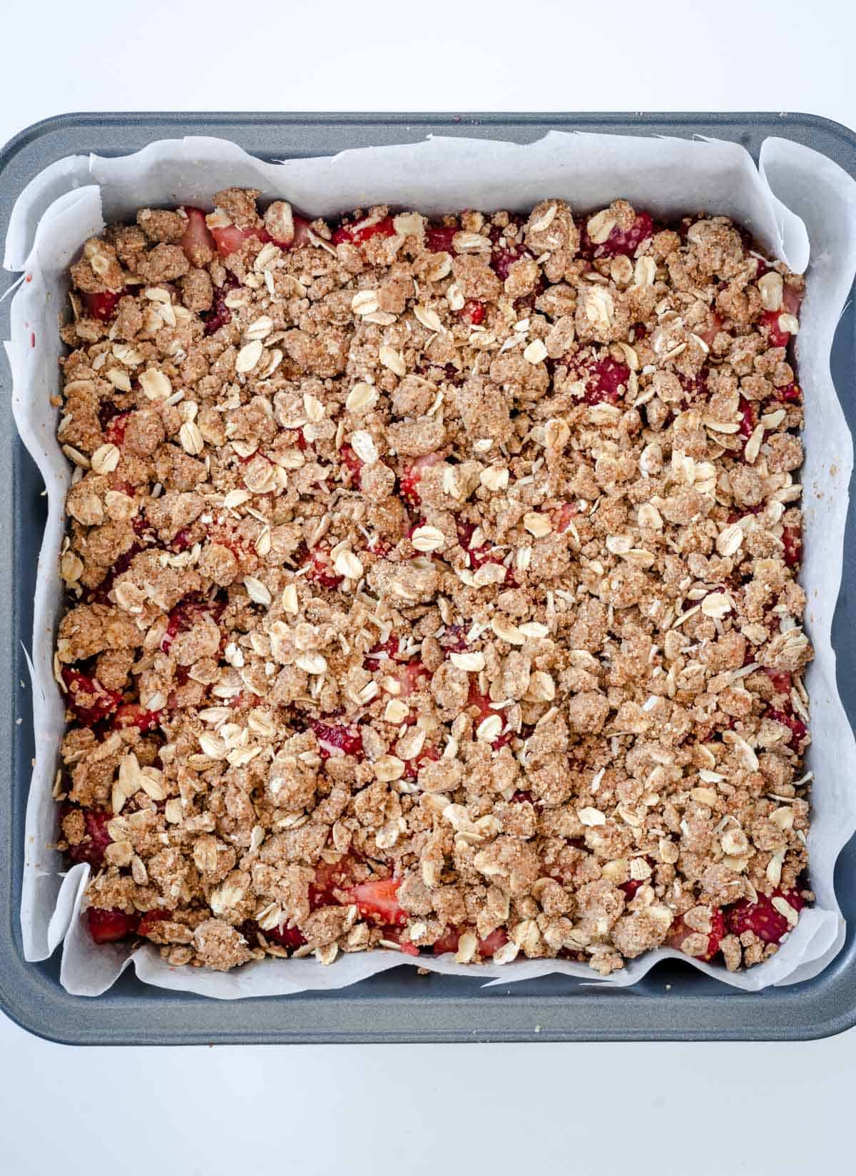 process shot for strawberry oat bars.